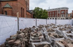 Doma laukumā atrastas seno rīdzinieku sadzīves liecības